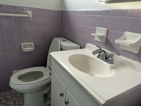 4th image of 40 Denise Rd