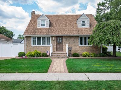 39 Hilton Avenue, New Hyde Park, NY, 11040