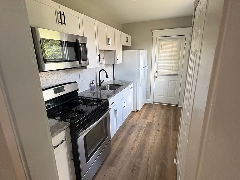 102 Howard St #1 — Photo 2