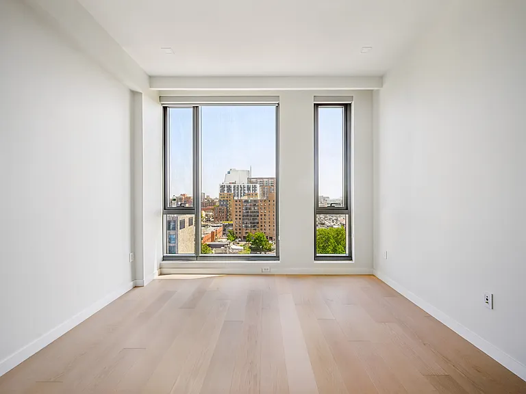 35-32 Leavitt St #11B — Photo 4