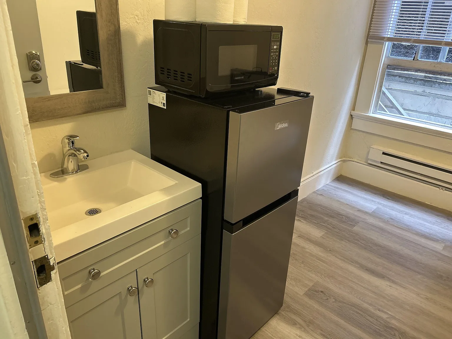 4 bed, 5.0 bath, 9000 sqft, $1,161 — Photo 2
