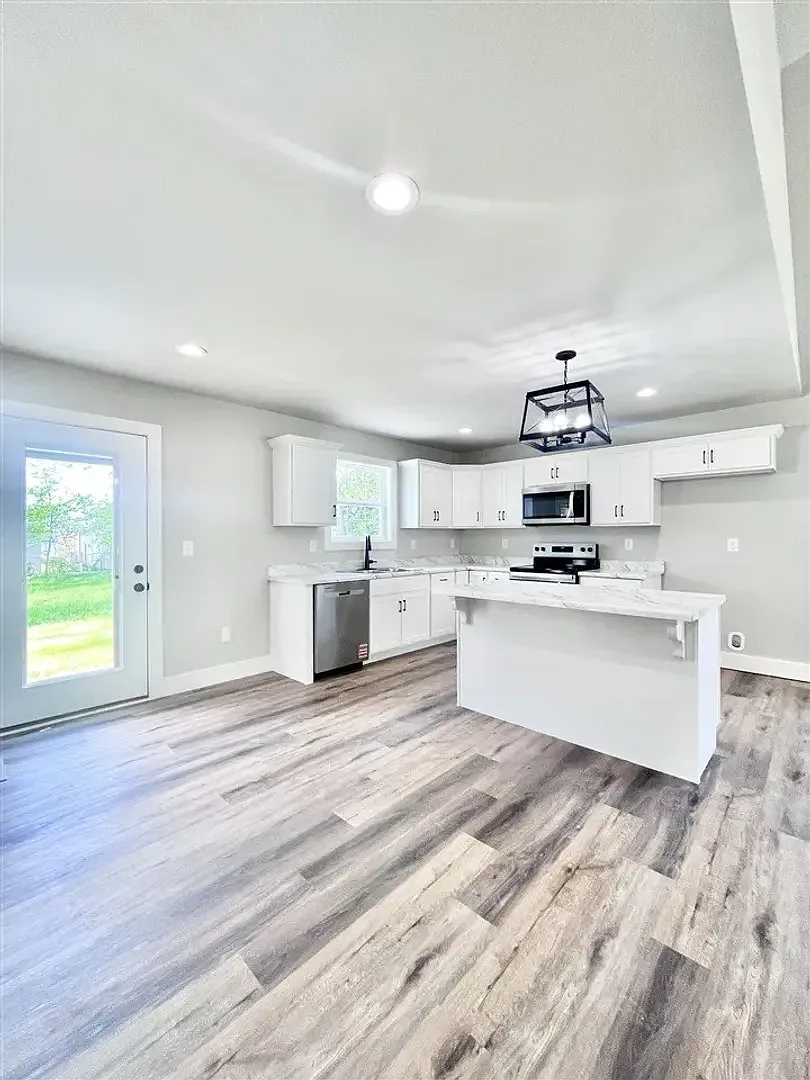 2 Bed/2 Bath House on 1/2 Acre — Photo 4