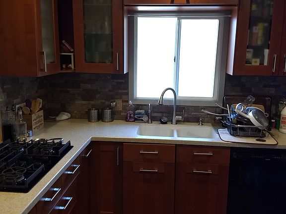 Remodeled kitchen w gas stovetop