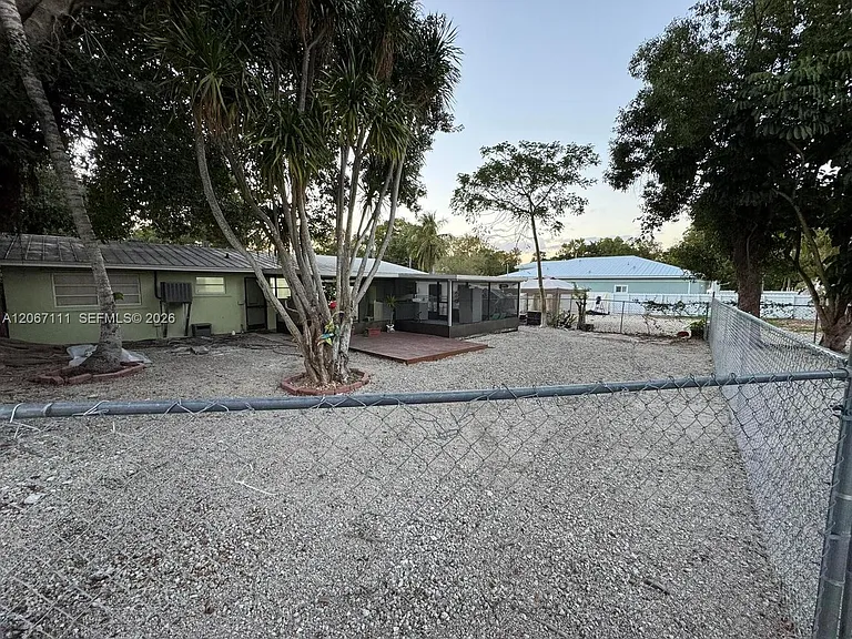 664 Colson Dr — Photo 11