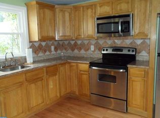 12 Mill Creek Rd, Levittown, PA 19057