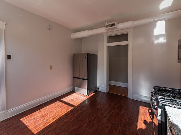 4th image of 2729 Woodburn Ave APT 10