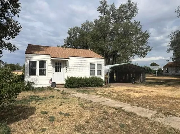105 Plummer St, Darrouzett, TX 79024