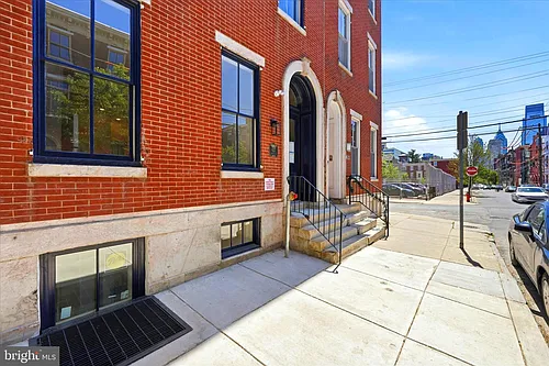 627 N 16th St #301 Photo 1