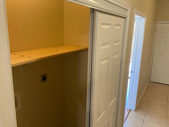 Washer & Dryer hook ups