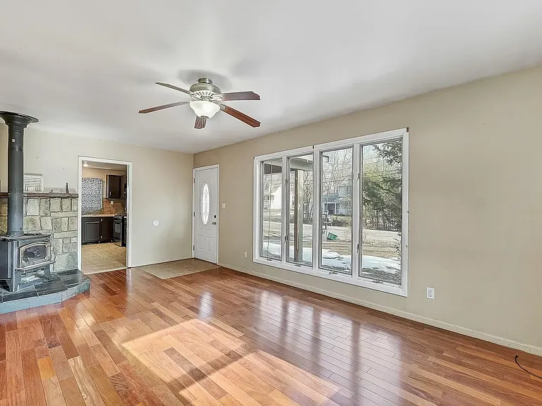 320 High St — Photo 4