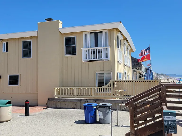 2528 Ocean Front — Photo 2