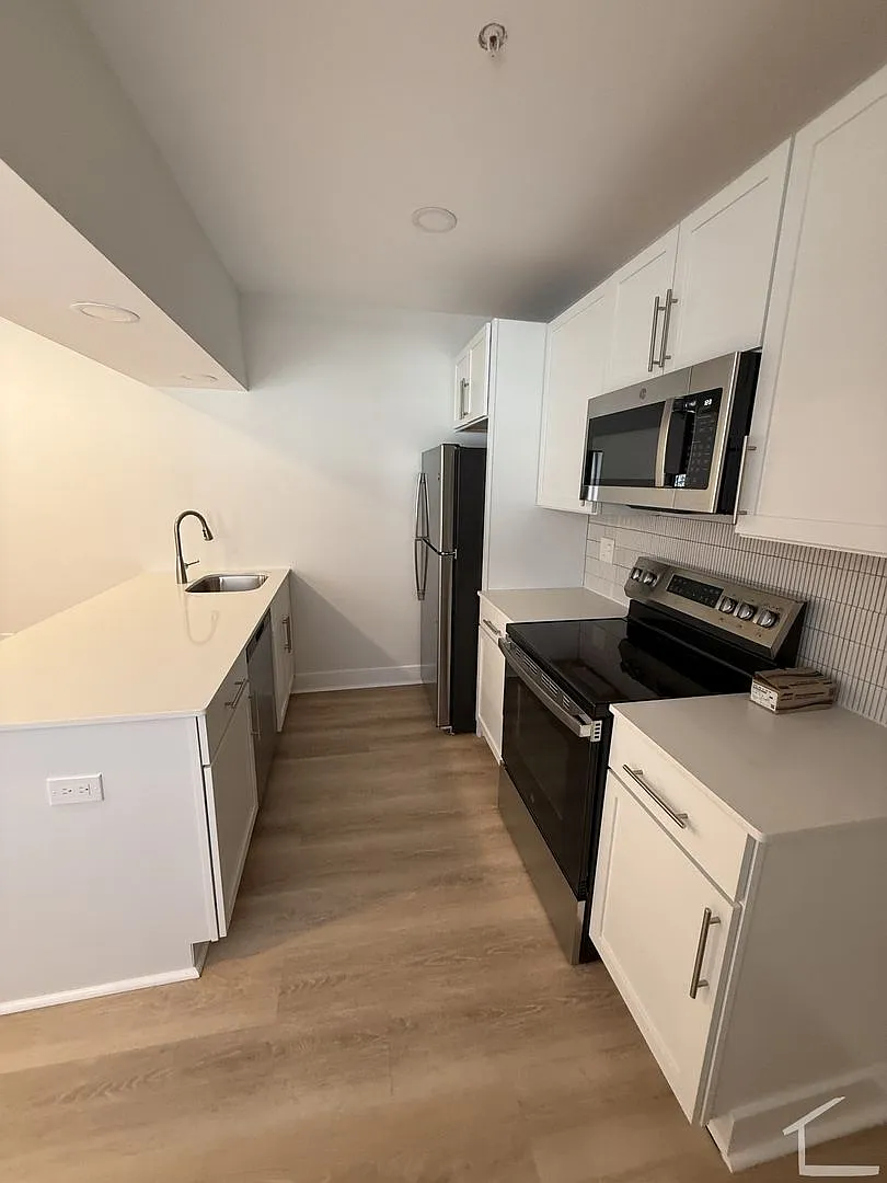 Check out this renovated 1.5 bed In Fenway! — Photo 2