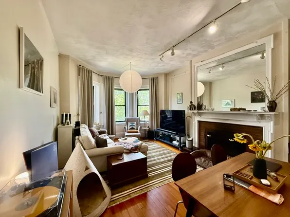 1693 Beacon St APT 2, Brookline, MA 02445
