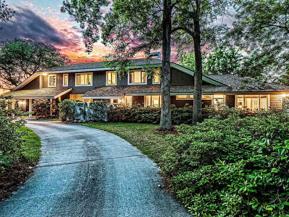 1st image of 407 Sylvan Ln