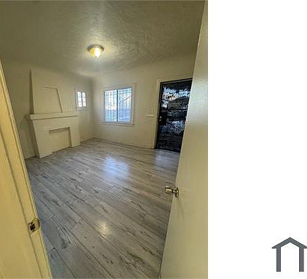 3rd image of 6009 S Halldale Ave