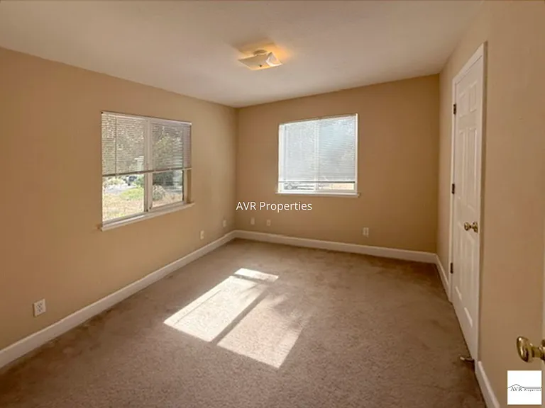 10540 Foothill Rd — Photo 10