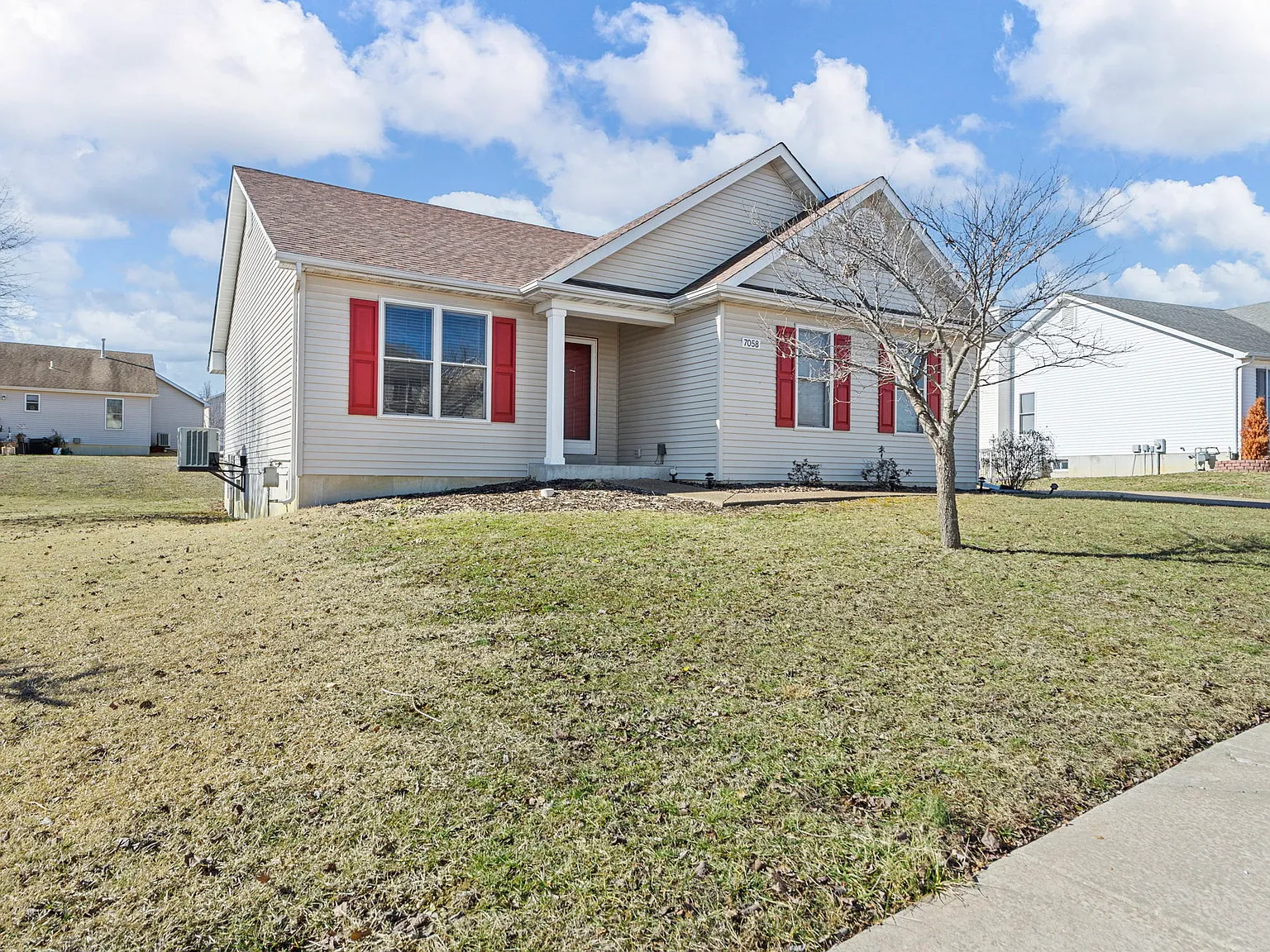 3 bed, 1422 sqft, $2,475 — Photo 2