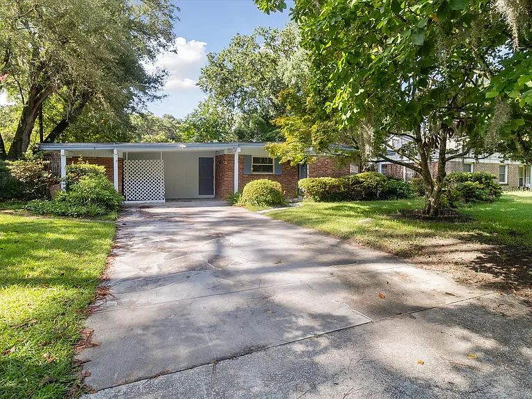 203 Tanglewood Rd — Photo 3