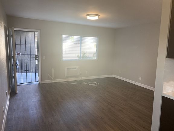 4th image of 3719 Marlborough Ave Unit 4