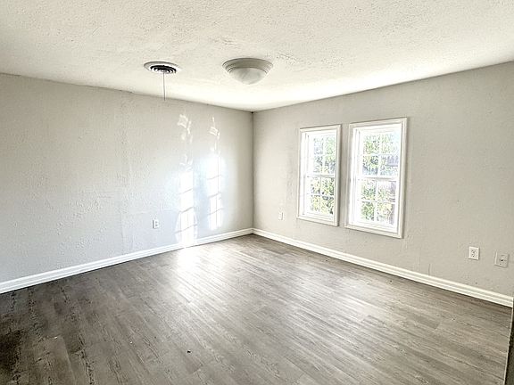 3rd image of 1007 S Carolina St