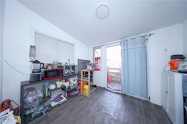Sold by Remax Edge | media 7