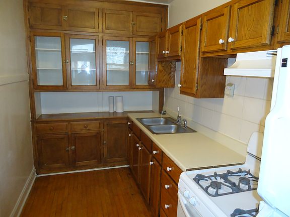 2nd image of 4650 N Sacramento Ave Unit 2