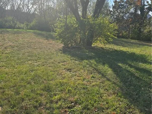 409 E 85th St, Kansas City, MO 64131