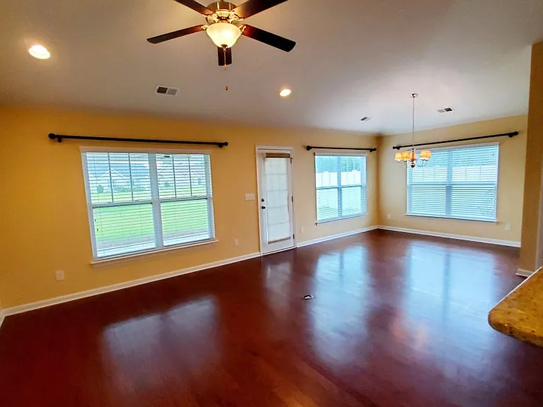 504 Cedar Lakes Dr — Photo 8