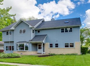 201 Brookhaven Dr, Elk Grove Village, IL 60007