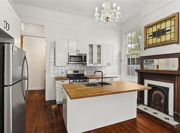5th image of 2823 Constance St #A