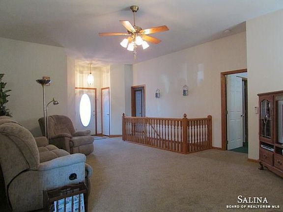 4th image of 2120 Pheasant Ln