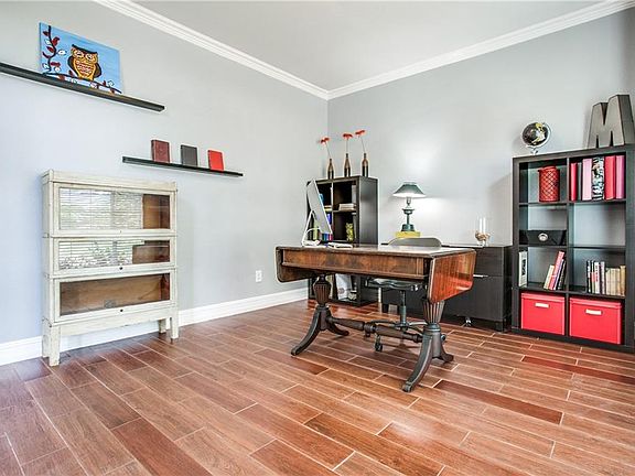 4th image of 1817 Bay Hill Dr