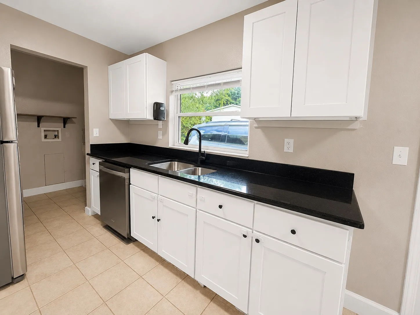 Holiday Hills Apartments — Photo 4