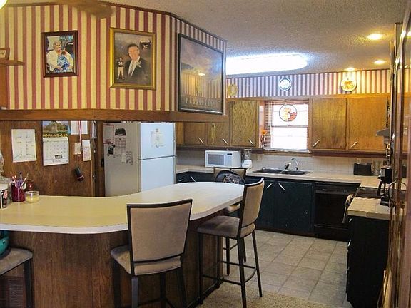 5th image of 504 N Sunset Ave