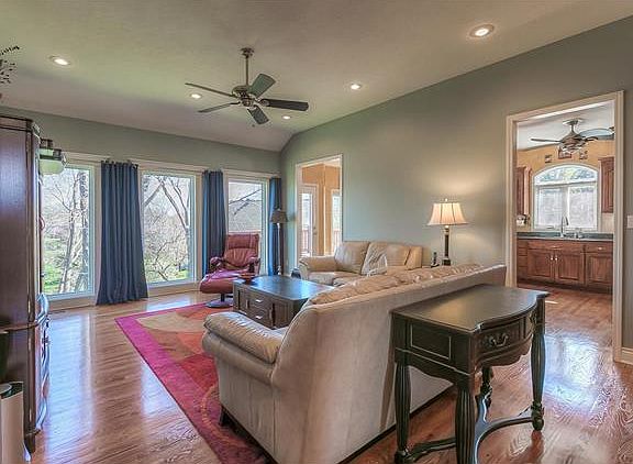 4th image of 12458 Pine Valley Dr