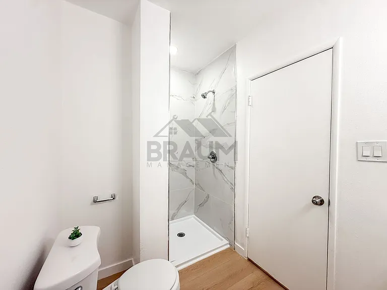 13129 OXNARD ST. — Photo 64