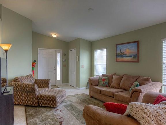 4th image of 18129 Leamington Ln