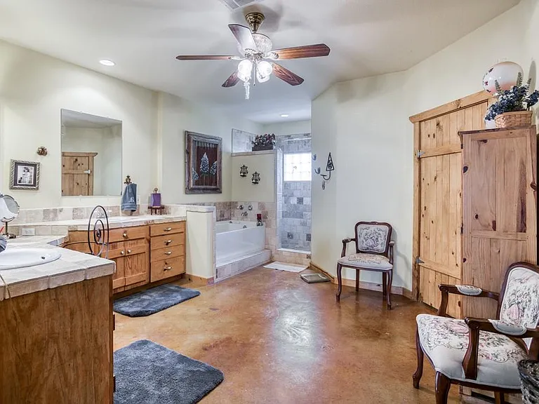 15350 US Highway 380KRUM — Photo 10