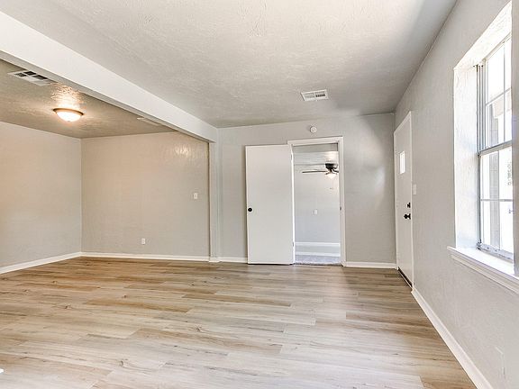 4th image of 3220 NE 14th Pl