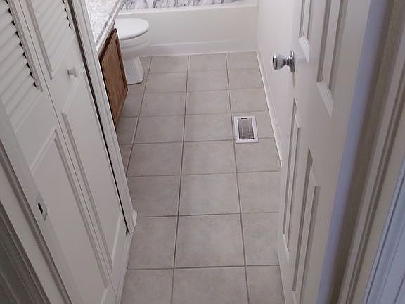 4th image of 6 Pineridge Ct