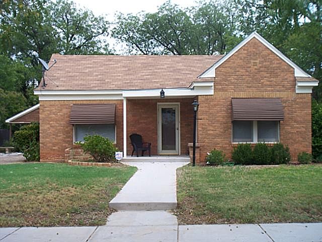 1st image of 1733 Sycamore St