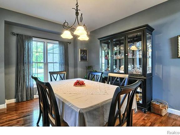 5th image of 61558 Brookway Dr