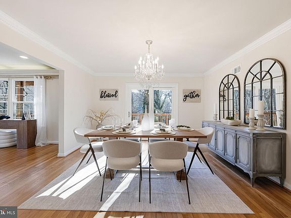 5th image of 2827 Ellicott St NW