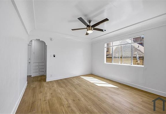 5th image of 615 W 52nd St