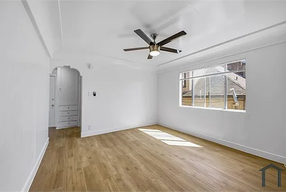 615 W 52nd St — Photo 1