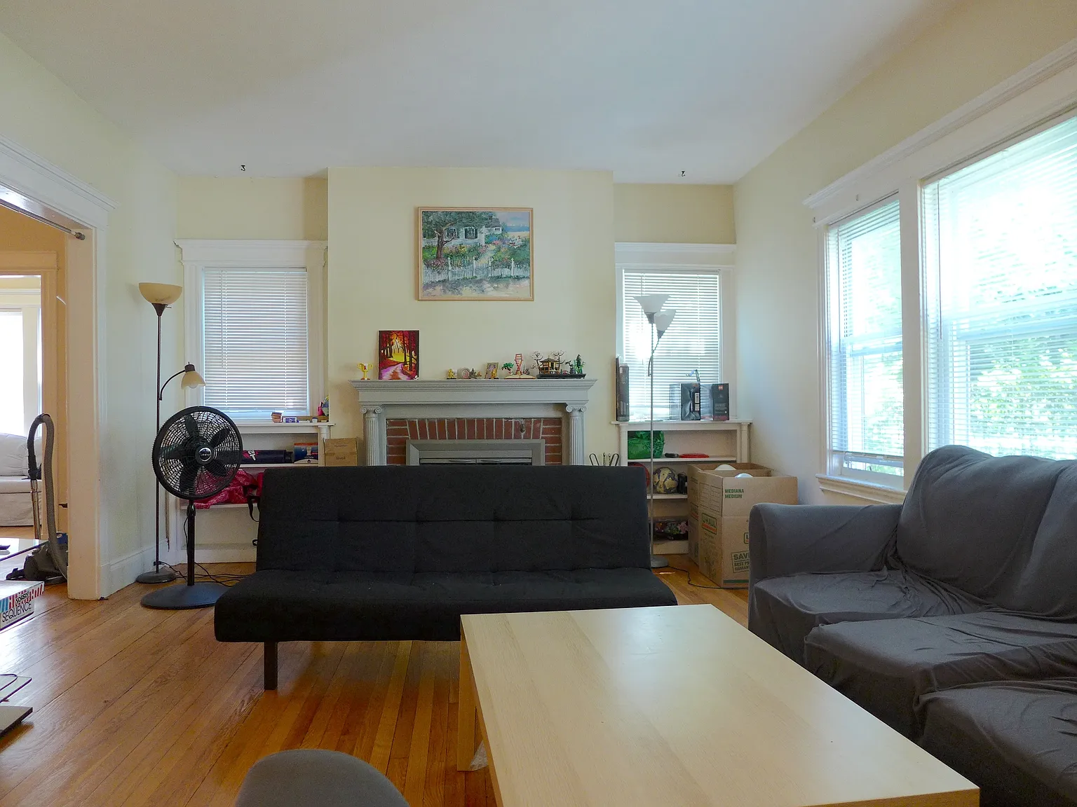 4 bed, 1.5 bath, 9999 sqft, $4,700 — Photo 2