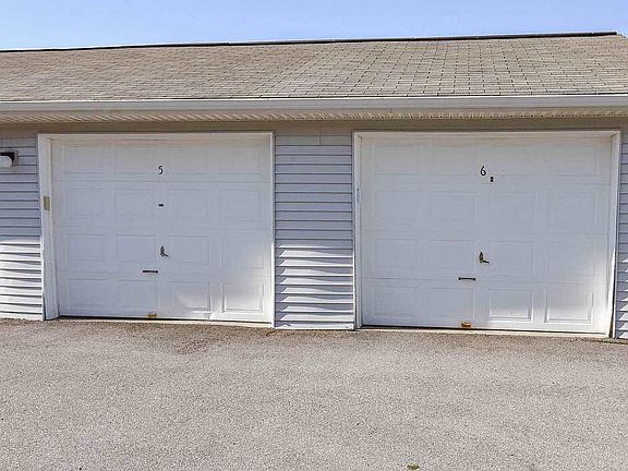 3rd image of 170 Herrington Ct