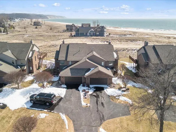 176 Harbor Dr, Ludington, MI 49431