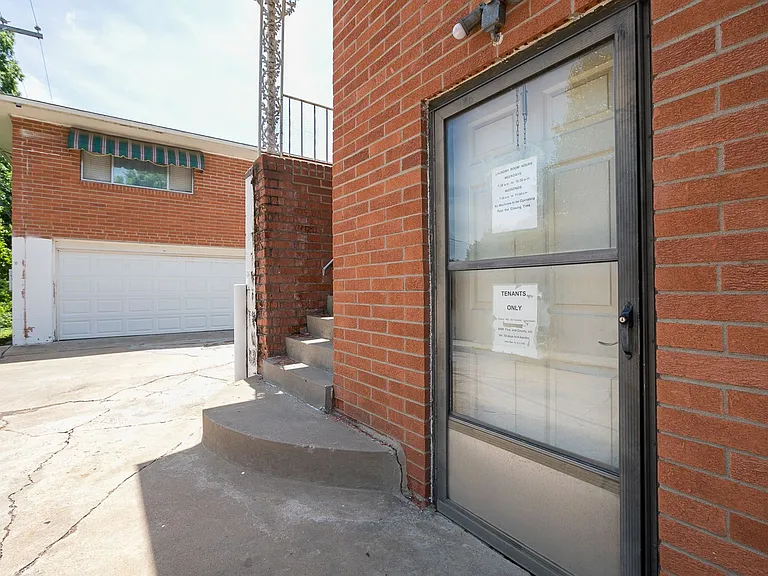 1401-1403 S Frisco Ave — Photo 42
