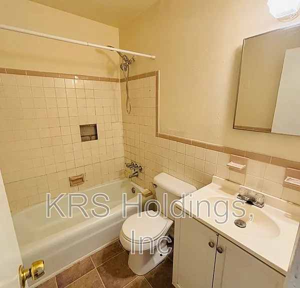 938 W Ocean View Ave #2 — Photo 4